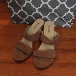 Rialto’s sued like dress heels